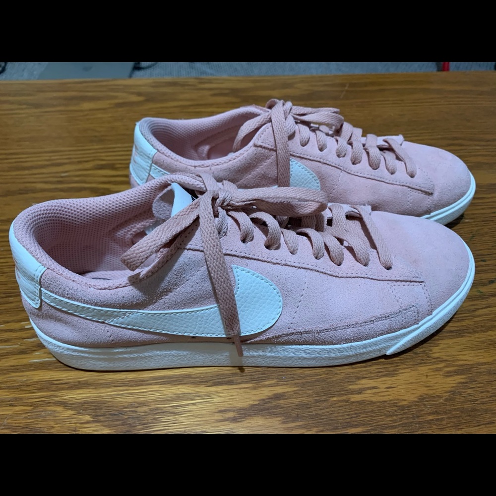Women’s Nike sneakers